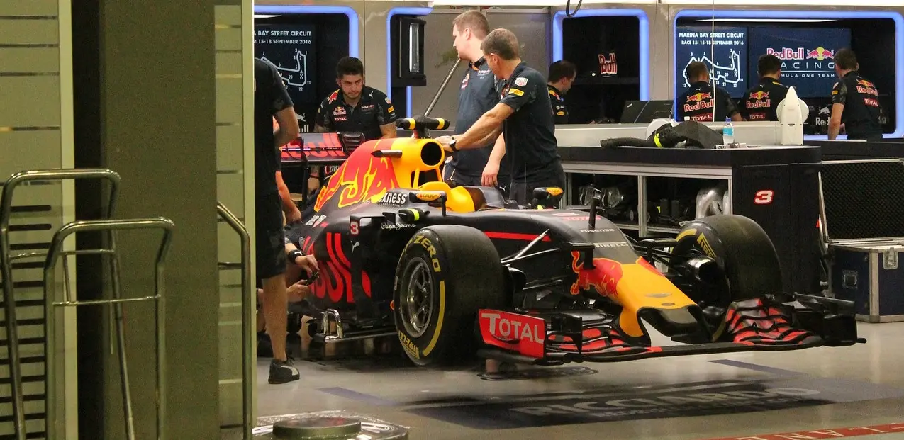 f1 1878352 1280