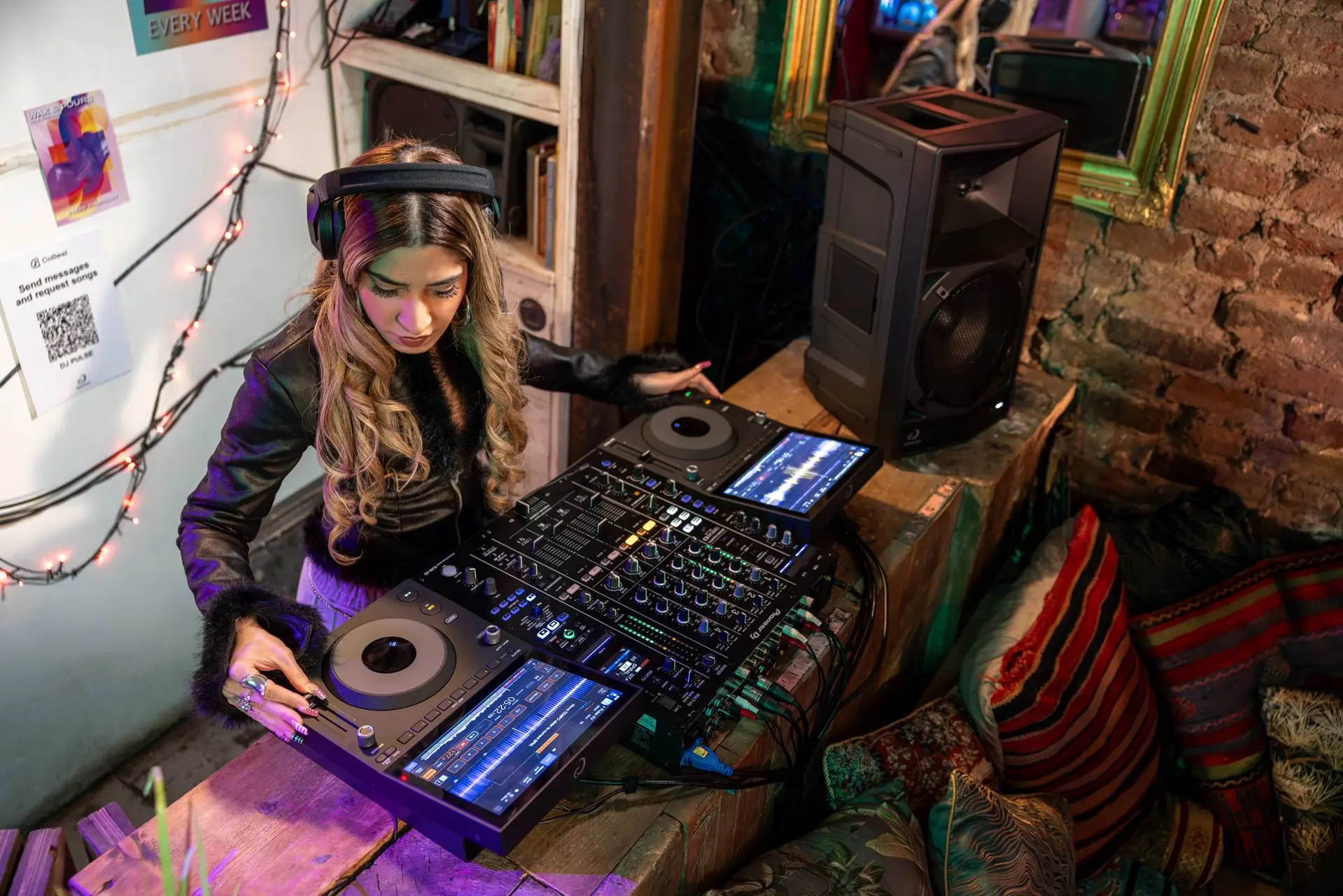 CDJ-1500X_LifestyleImages_Falkor_57_LR_2048x1366