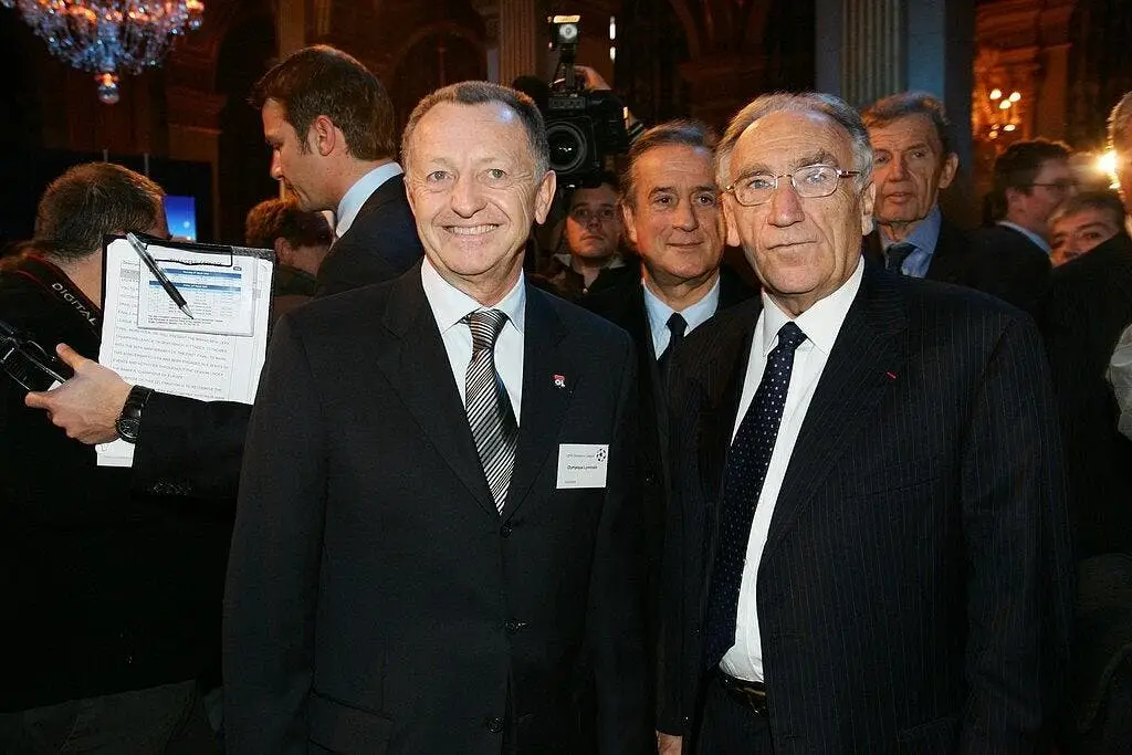 aulas voit une fede a deux tetes 55640 8726