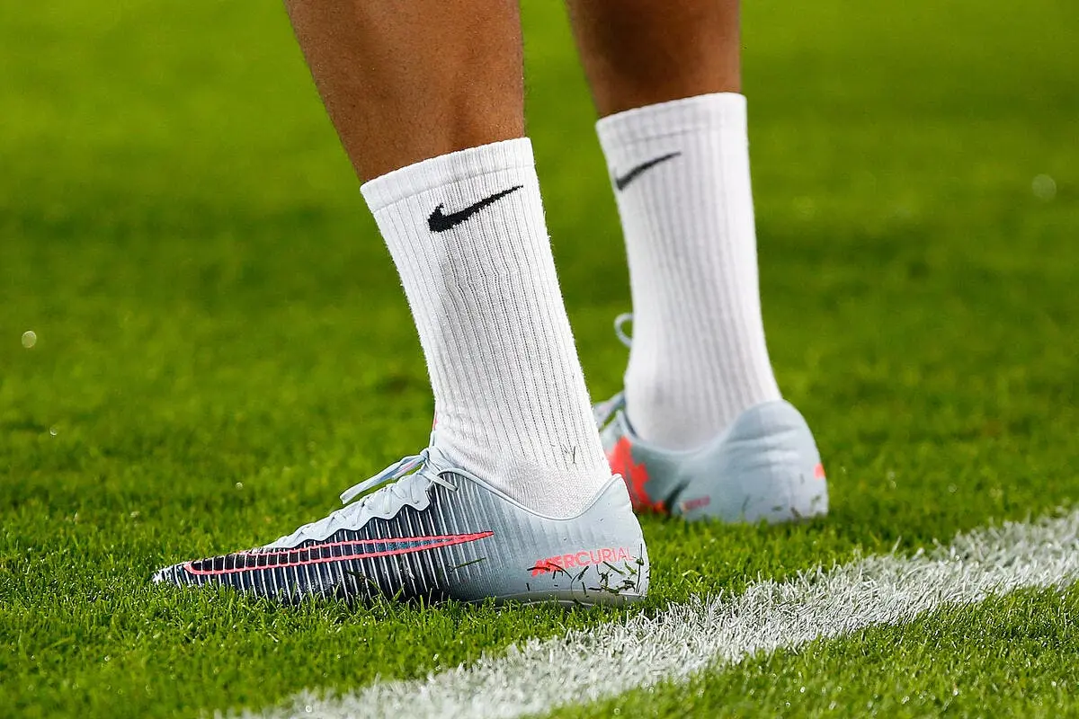nike detrone par adidas c est la revolution en l1 icon fid 170917 08 159 327083