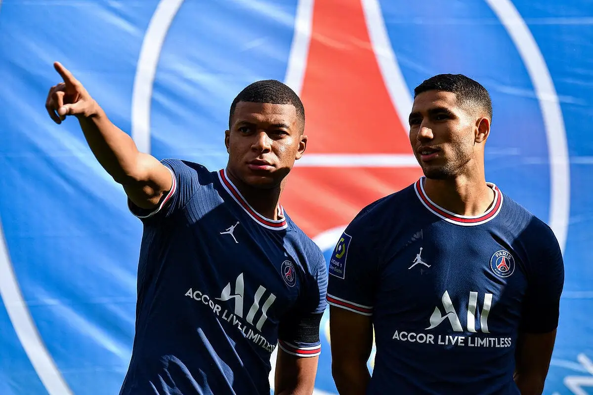 psg hakimi pret a tenir tete a kylian mbappe icon bap 110921 93 111 348389