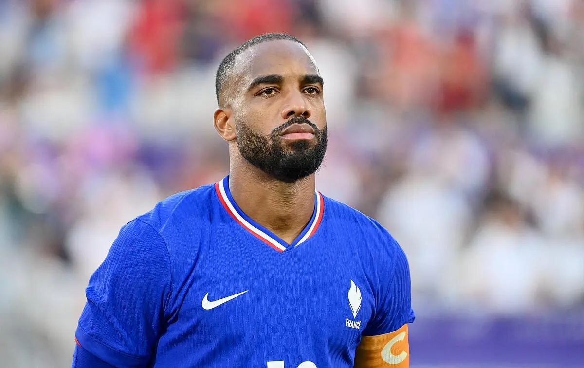 a lyon sous le maillot bleu lacazette nargue deschamps lacazette 72 379382