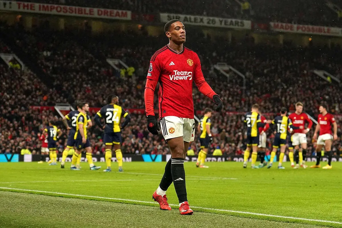 au fond du trou martial va surprendre au mercato martial 32 374241