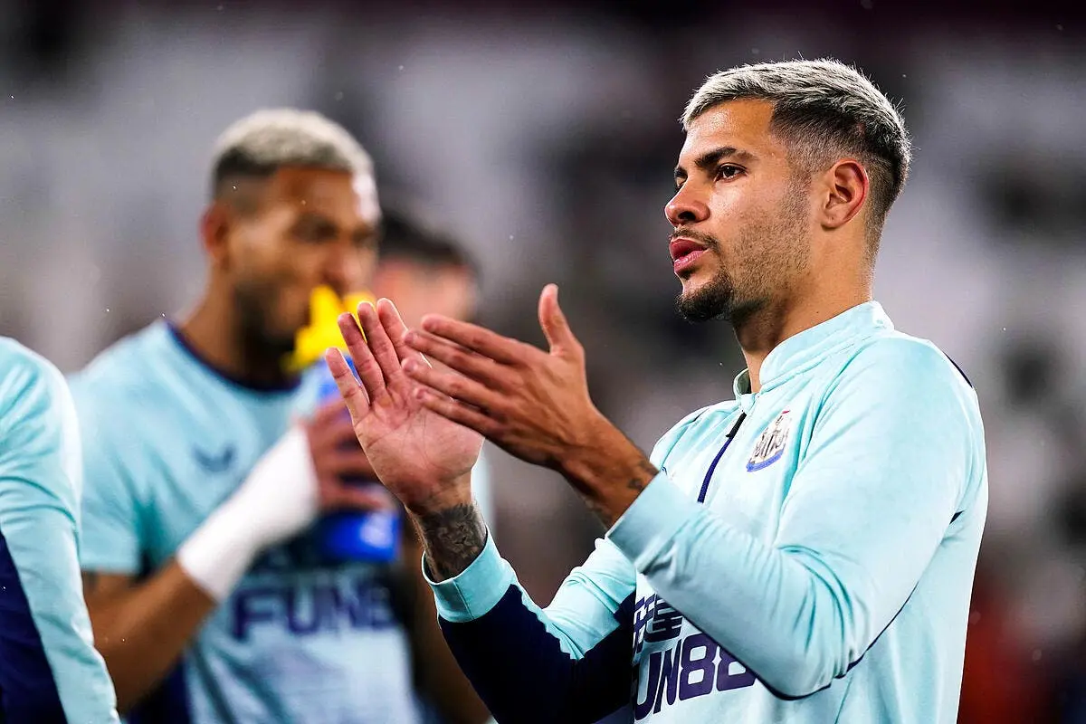 bruno guimaraes provoque un clash a newcastle bruno guimaraes 7 370812