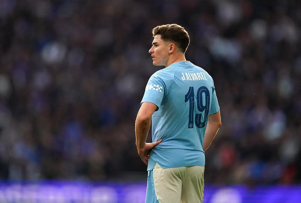 ca chauffe a man city alvarez calme guardiola alvarez 379178