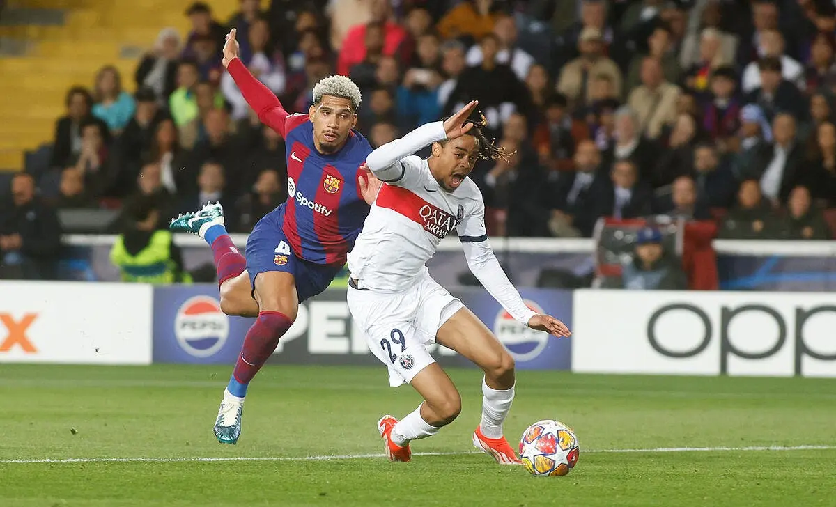 clash entre joueurs le psg a detruit le barca barcola 10 374687