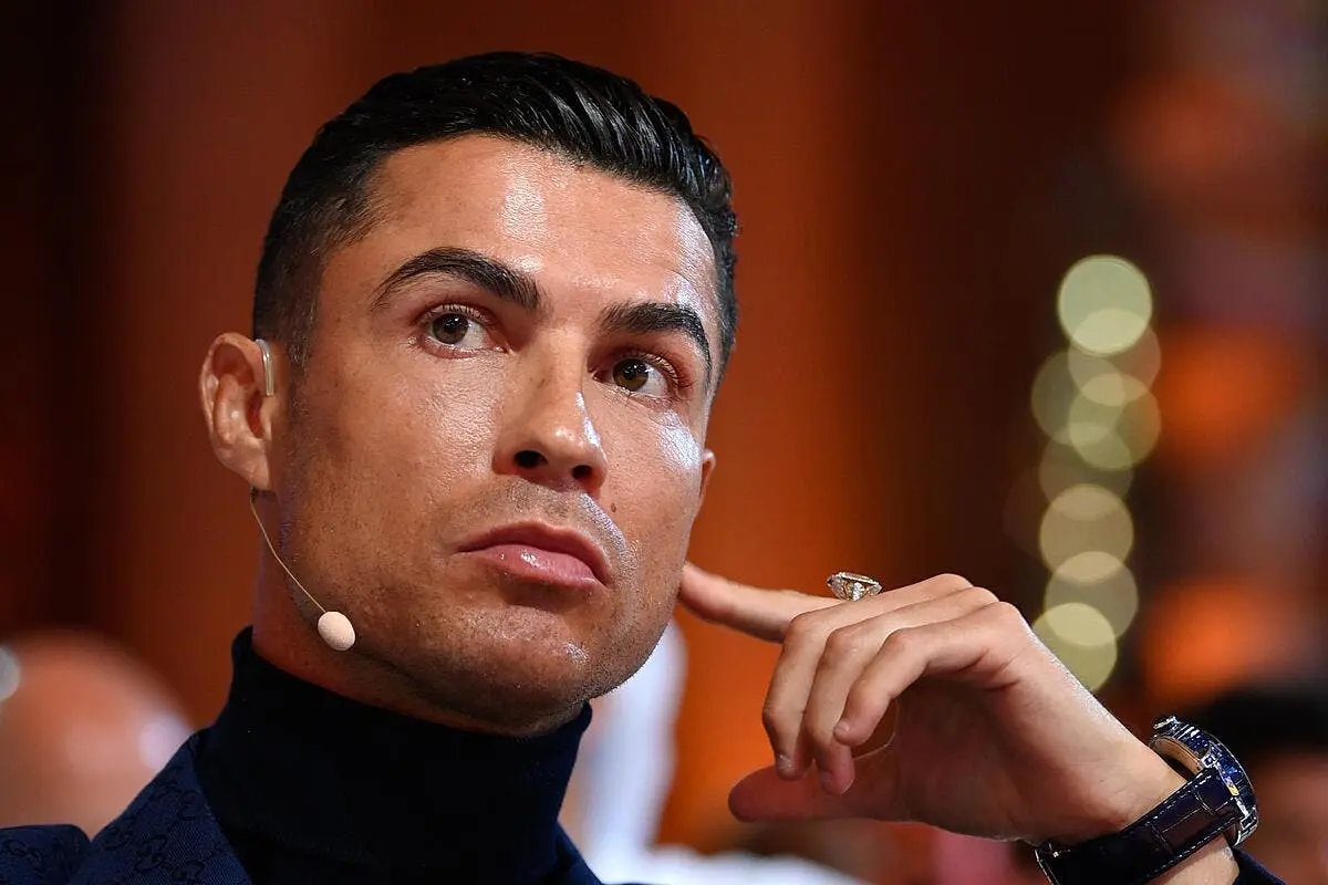 cristiano ronaldo crache en direct sur la ligue 1 icon lp 21797677 370777