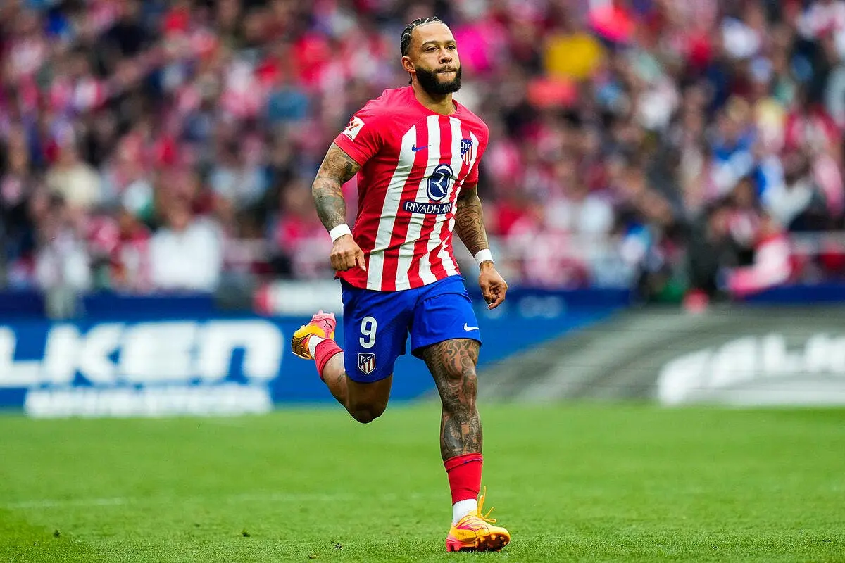 desaccord avec l atletico depay part sans rien laisser depay 37 376198