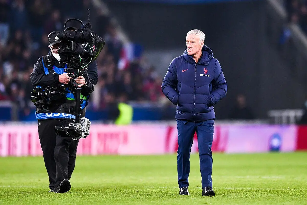 deschamps en reperage au qatar des camps de base visites icon pl5 1143 337961