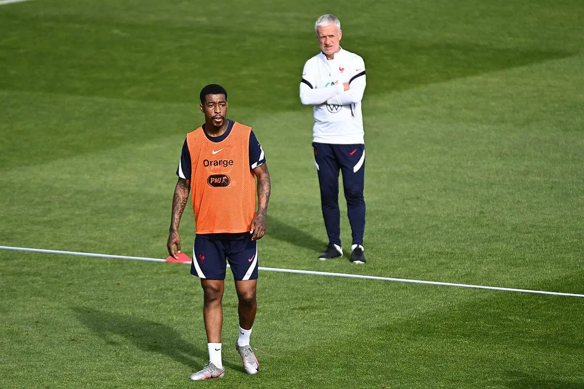 Deux ans plus tard, Didier Deschamps sort le champagne