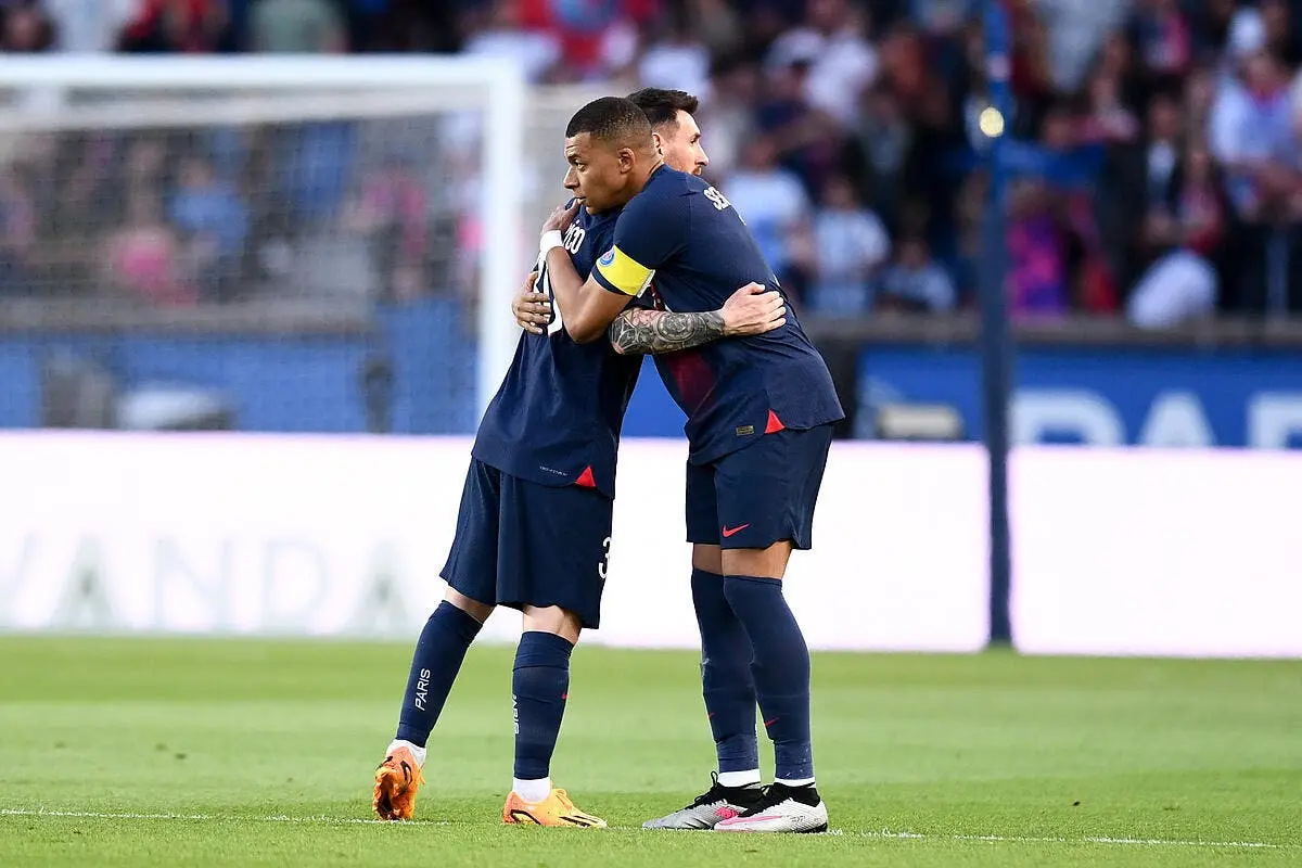 deux ans plus tard messi degomme mbappe iconsport 175254 0054 377122
