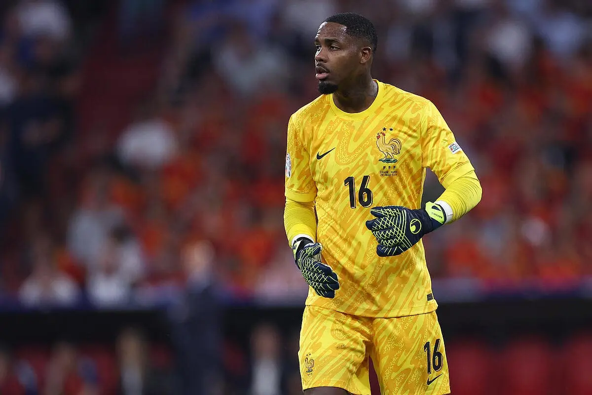 Donnarumma peut partir, le PSG rêve de Mike Maignan