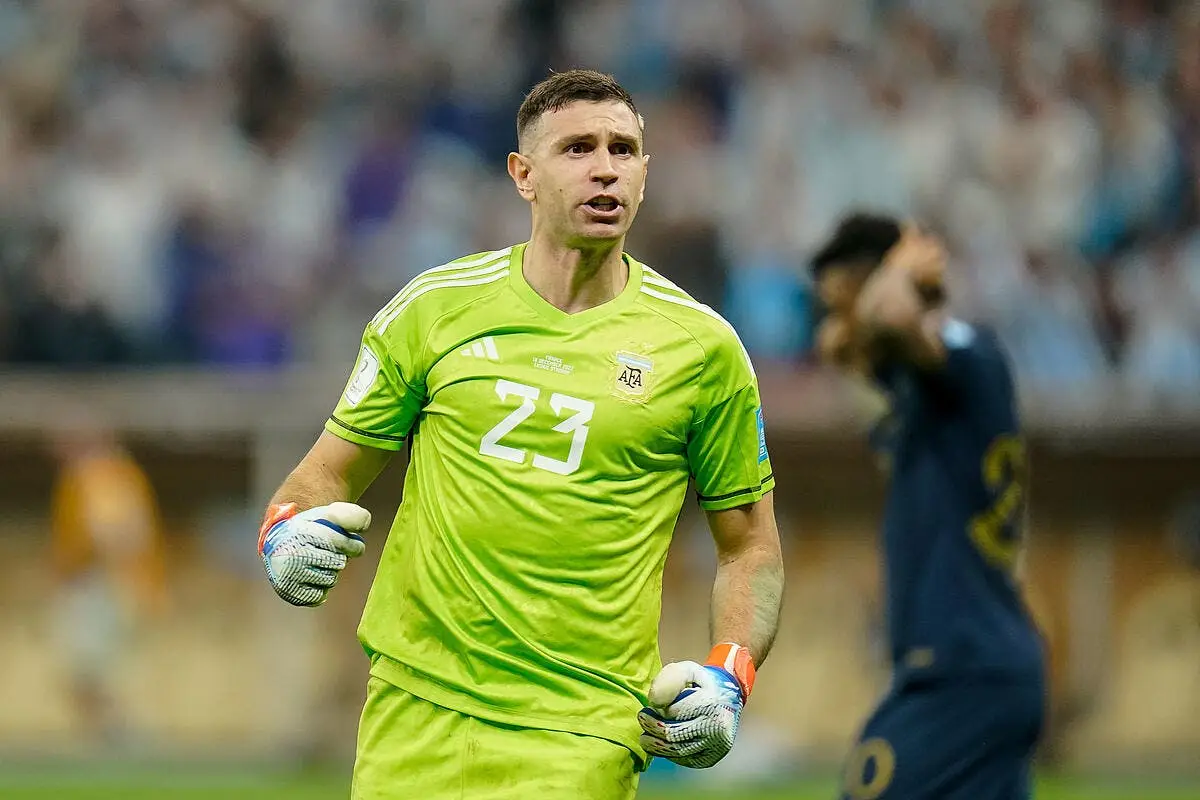 kolo muani manipule martinez enfonce le francais emiliano martinez 356900