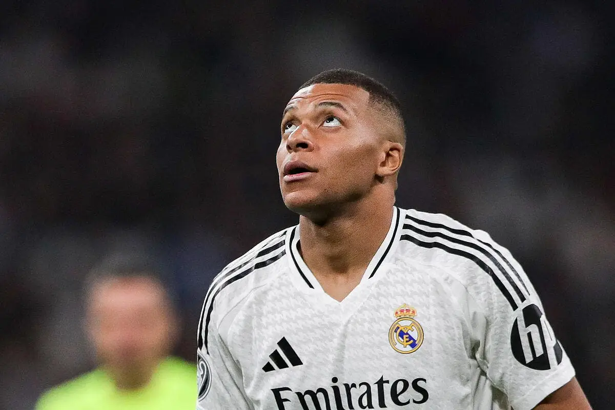 kylian mbappe est detruit il tombe tres tres bas iconsport 243886 0017 383737