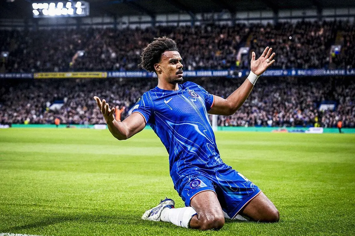 l om flaire un bon coup chelsea ferme brutalement la porte renato veiga 386637