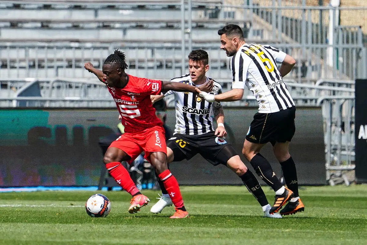 l1 rennes enchaine et double l om icon elscoren 009 311829