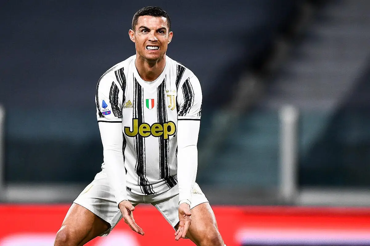 ldc cristiano ronaldo dos au mur ca sent le triple icon sipausa 32489503 308673