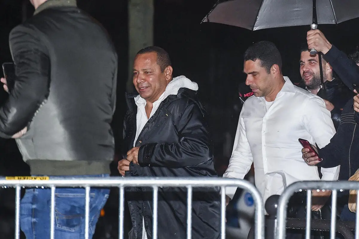 le pere de neymar montre les crocs devant les clubs francais icon alc 020220 45 19 362534