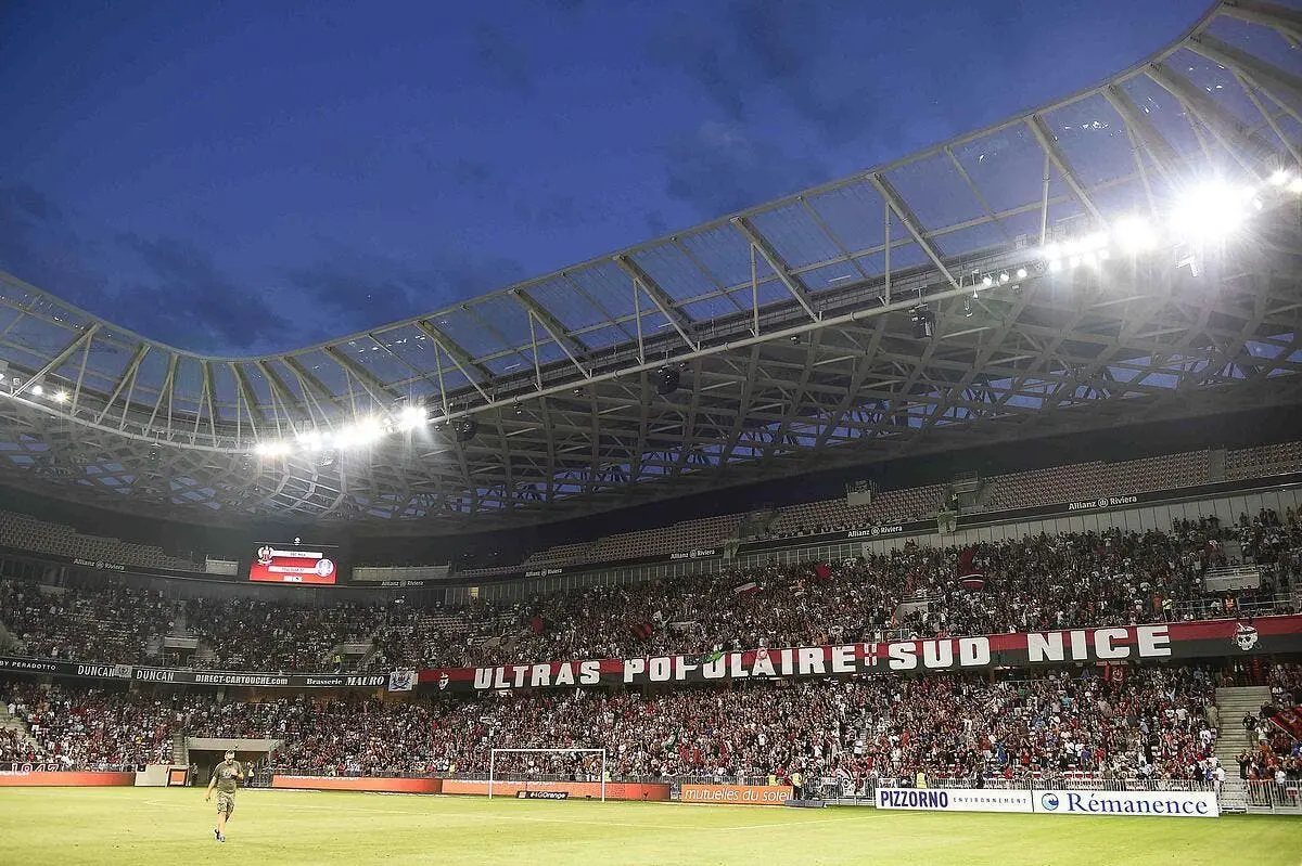 le psg attaque l ol prend une balle perdue supporters nice 2 375027