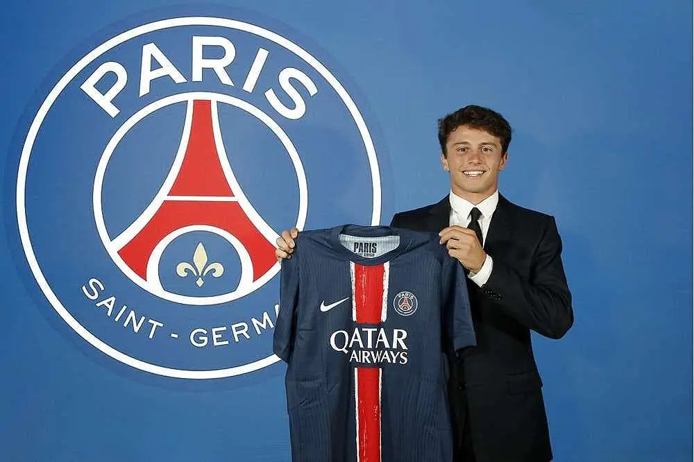 le psg officialise enfin la signature de joao neves jusqu en 2029 joao neves 2 379384
