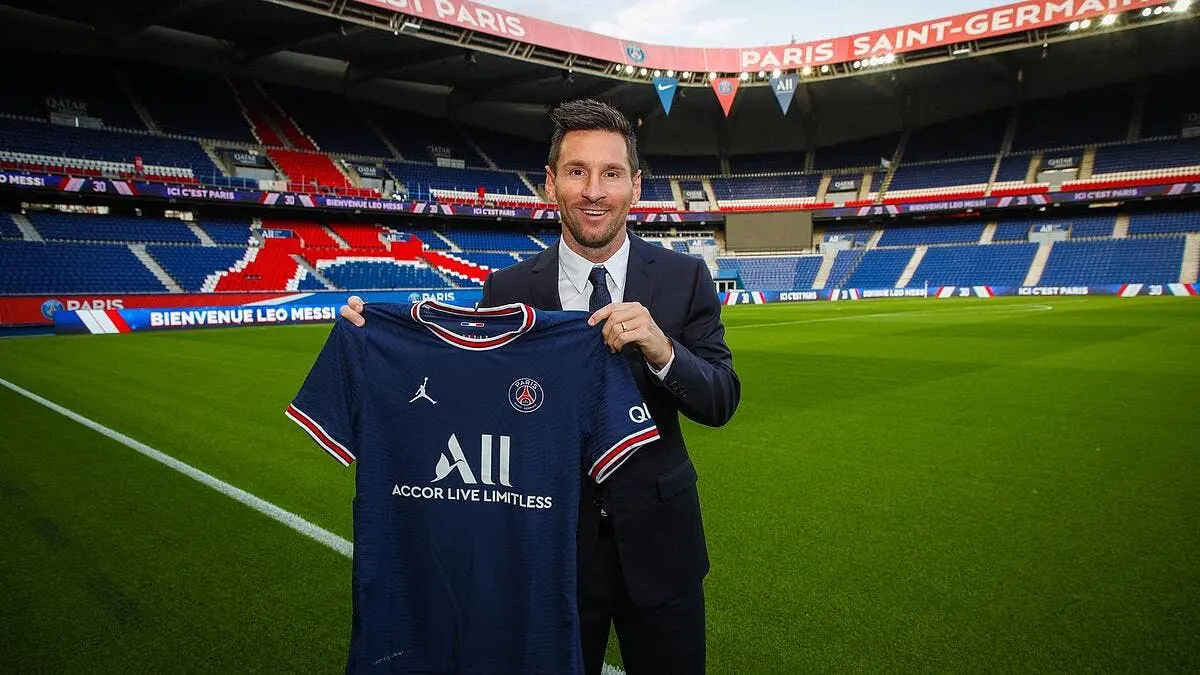 lionel messi au psg c est officiel de chez officiel leo cp 321091