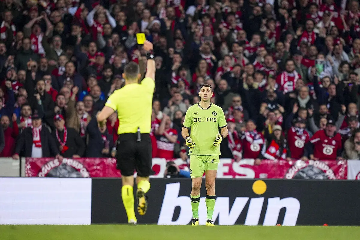 losc aston villa martinez pas exclu malgre deux jaunes l arbitre a eu raison iconsport 211042 0147 374699