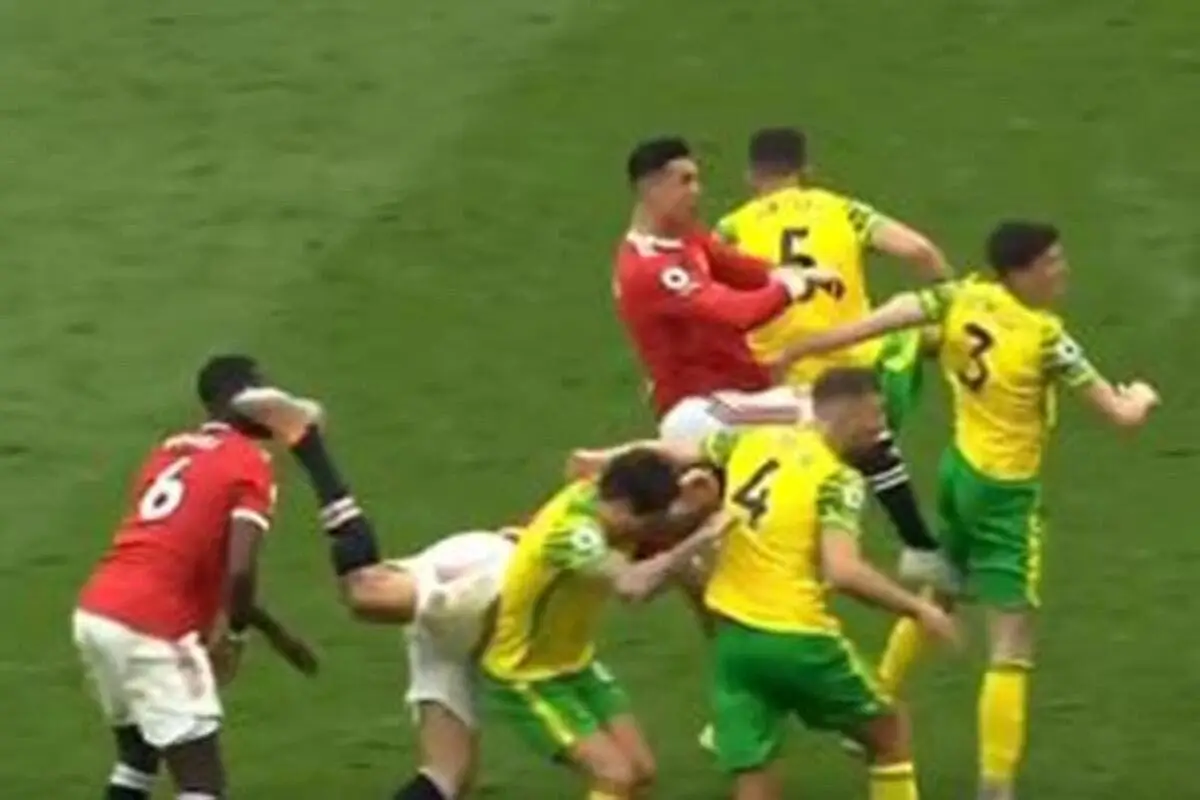 maguire tacle pogba au visage la premier league rigole nintchdbpict000726623080 339179
