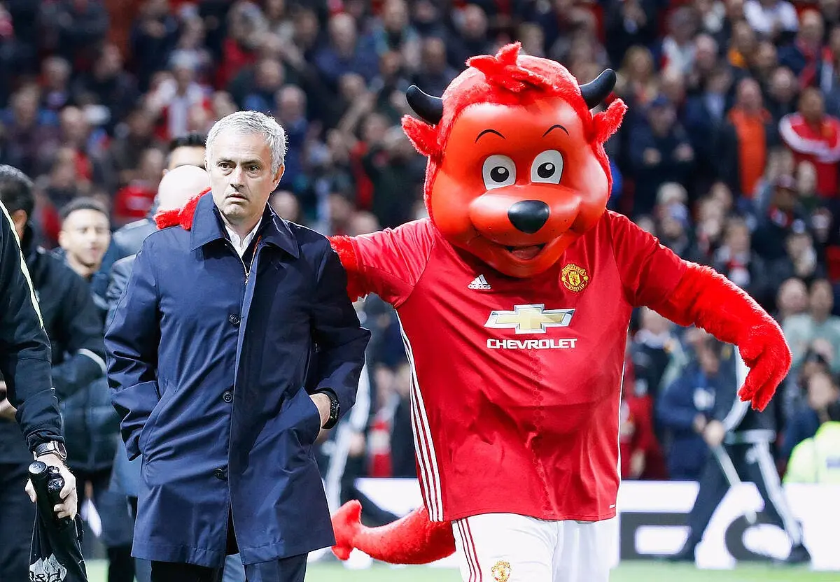 mourinho taille a tout va le special one revient fort mourinho 18 382902
