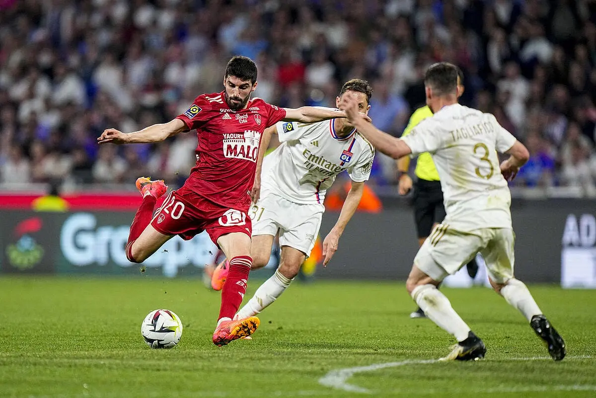 Il applaudit l'arbitre d'OL-Brest, la Ligue 1 est sauvée
