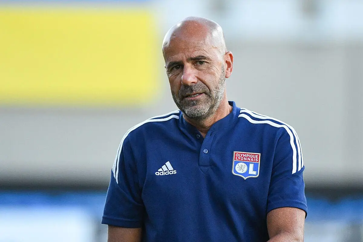 ol mendes le faux defenseur bosz ne l accepte pas bosz 6 350041