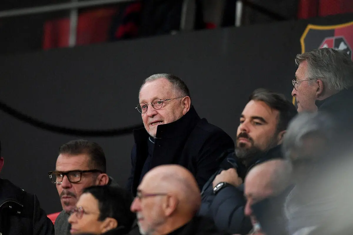ol om l arbitre voulait reprendre aulas pointe les marseillais du doigt icon pl5 8313 328565