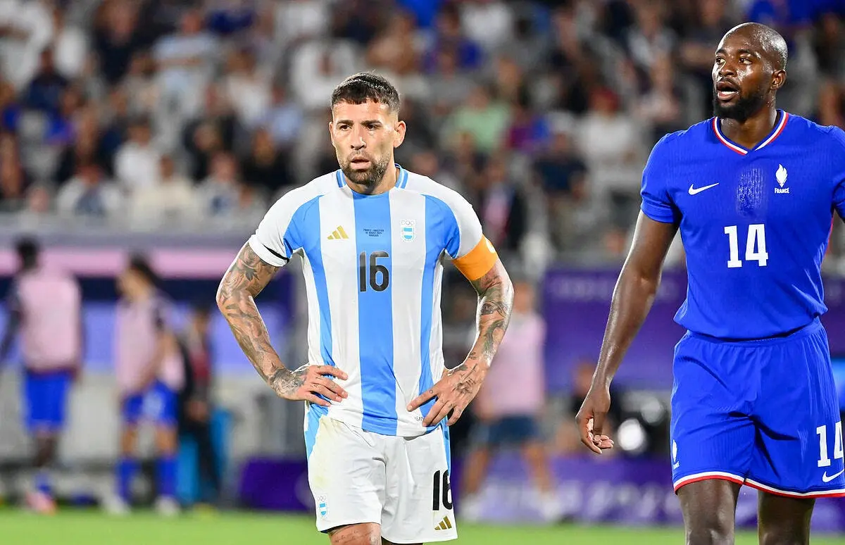 otamendi defie les francais cedric doumbe s invite a la partie otamendi 1 379303