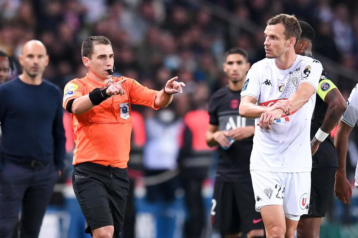 pierre menes scandalise par la var de psg angers icon pl5 4542 2 325901