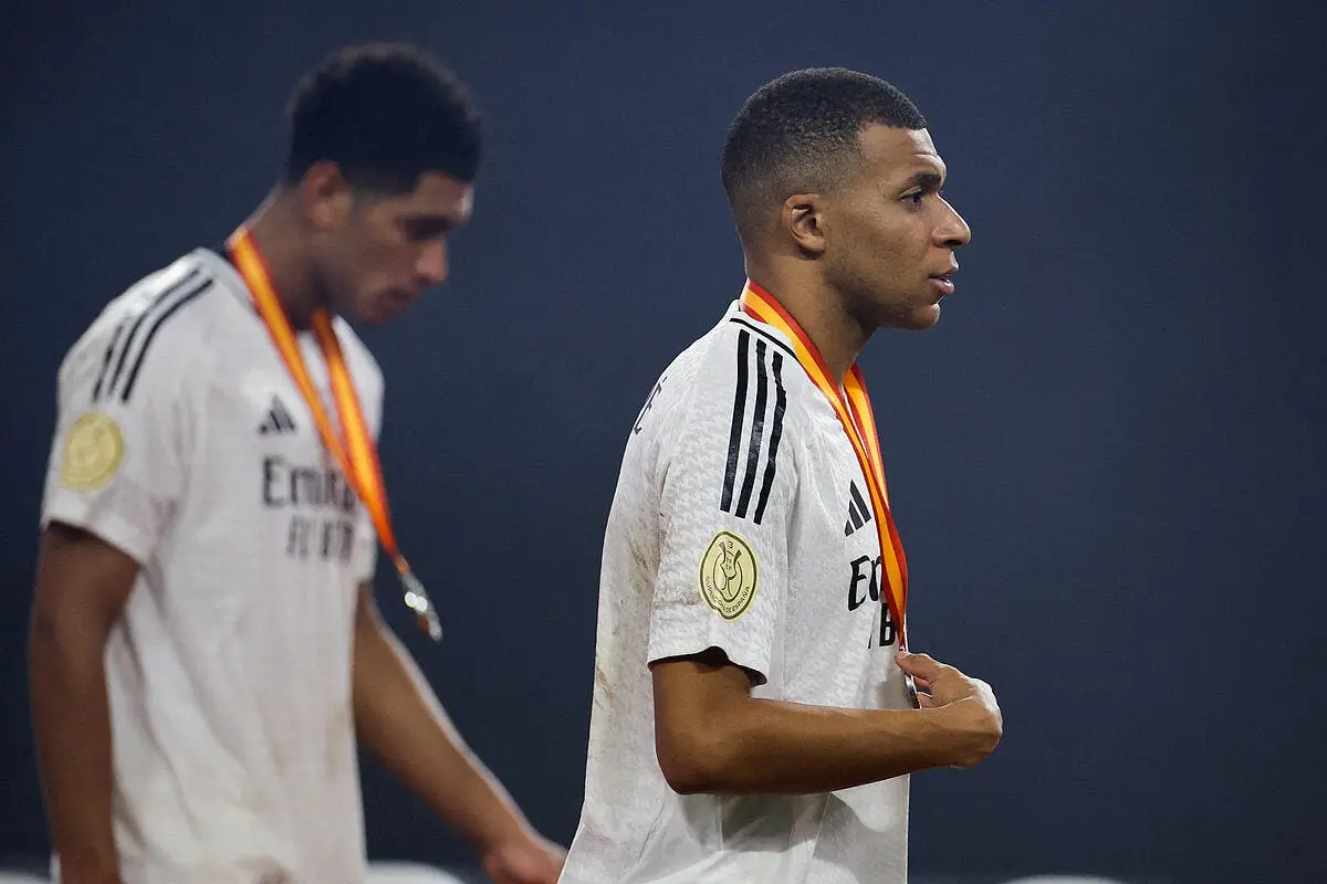 real barca 2 5 le toupet des fans de mbappe iconsport 249224 0101 386710