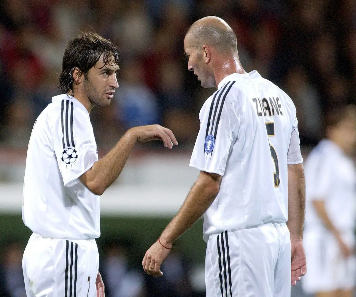 real madrid zidane remplace par raul icon apr 150904 41 00 314165