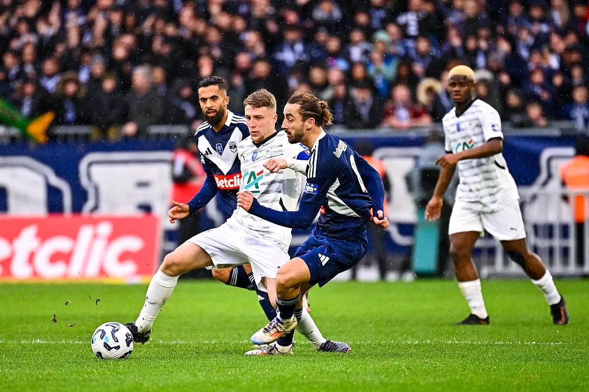 rennes fait craquer bordeaux auxerre passe a la trappe iconsport 247782 0072 385770