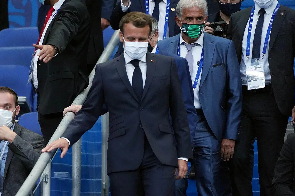 tv bollore macron personne ne craque et la l1 morfle icon sm202200 305279
