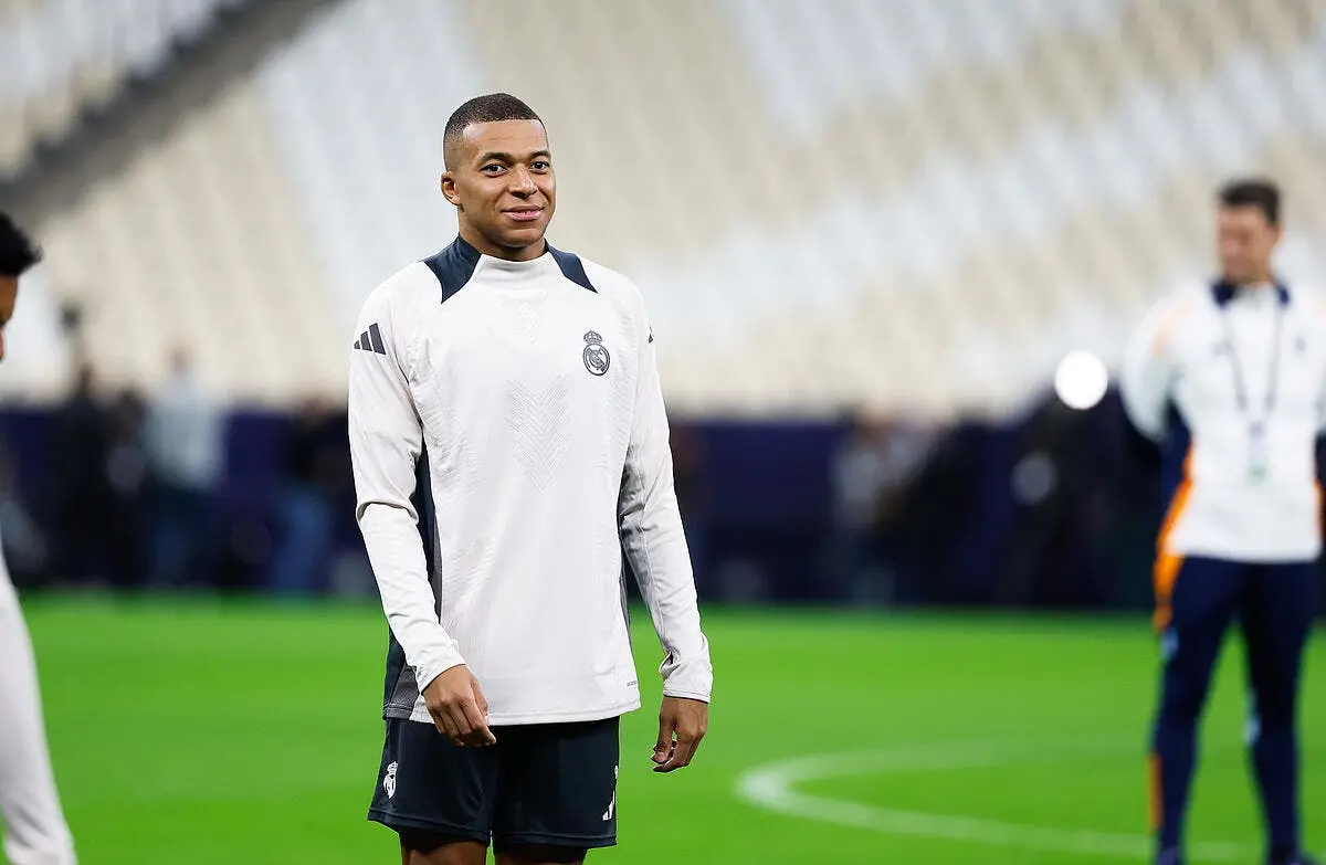 video le cadeau de vinicius a kylian mbappe iconsport 247488 0004 385570