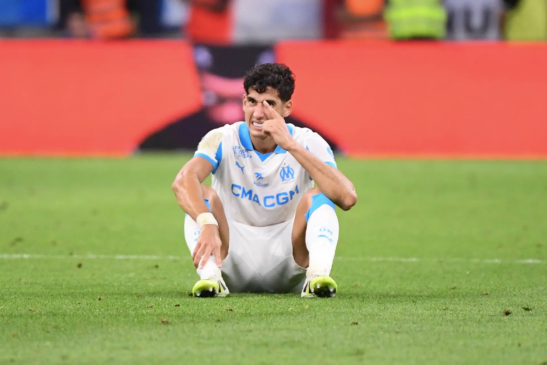 Fracture pour Aguerd, l'OM prend un coup sur la tête