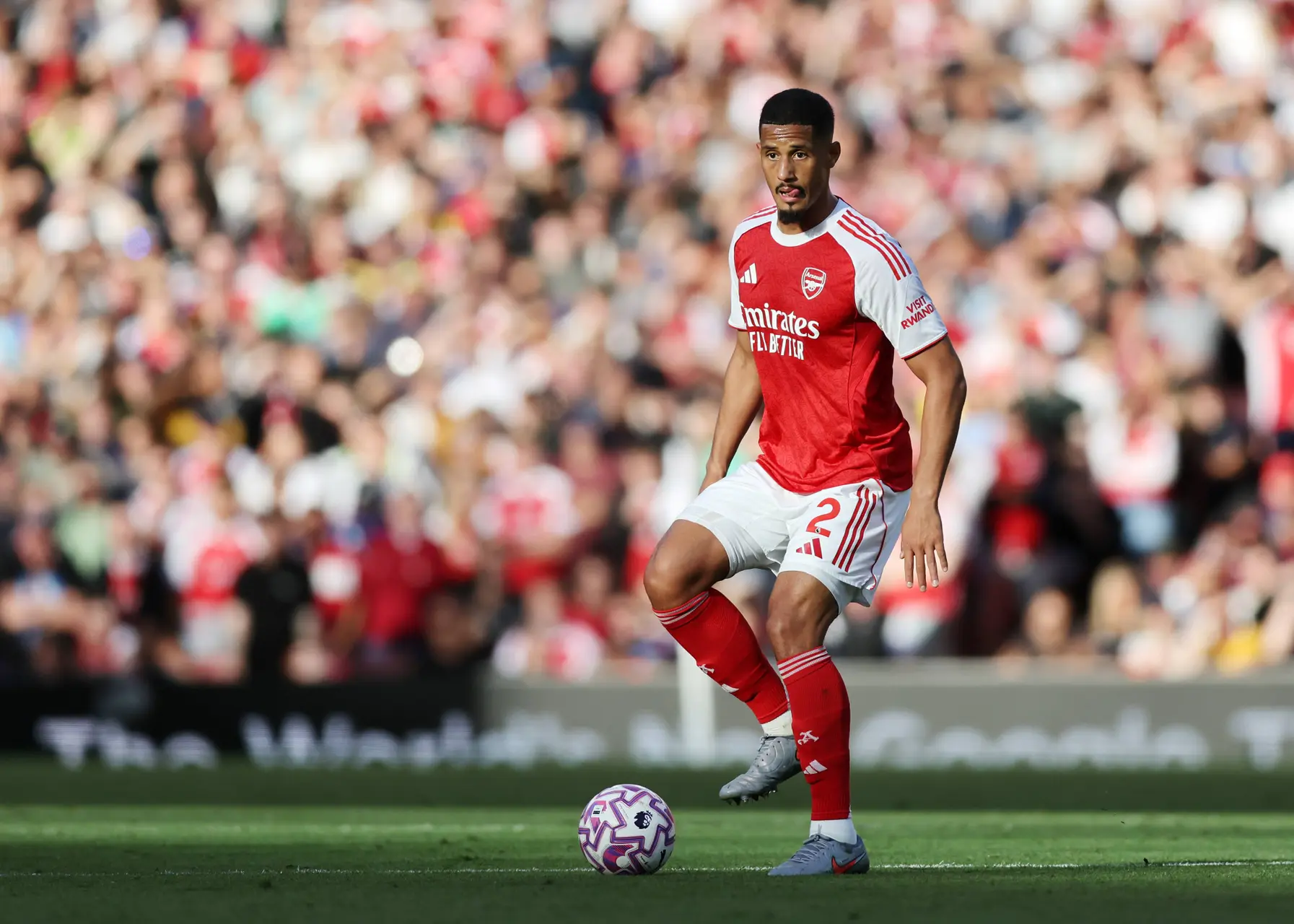Arsenal prend cher, Saliba souffre des moqueries