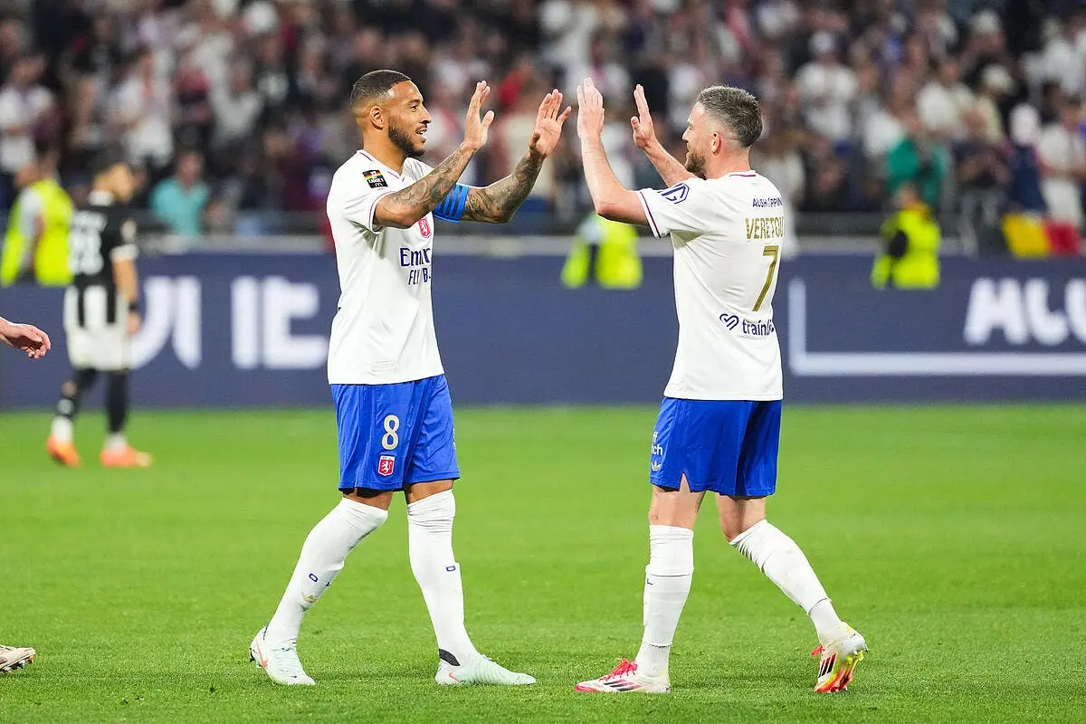 Moyen et cher, ce joueur de l’OL se fait défoncer