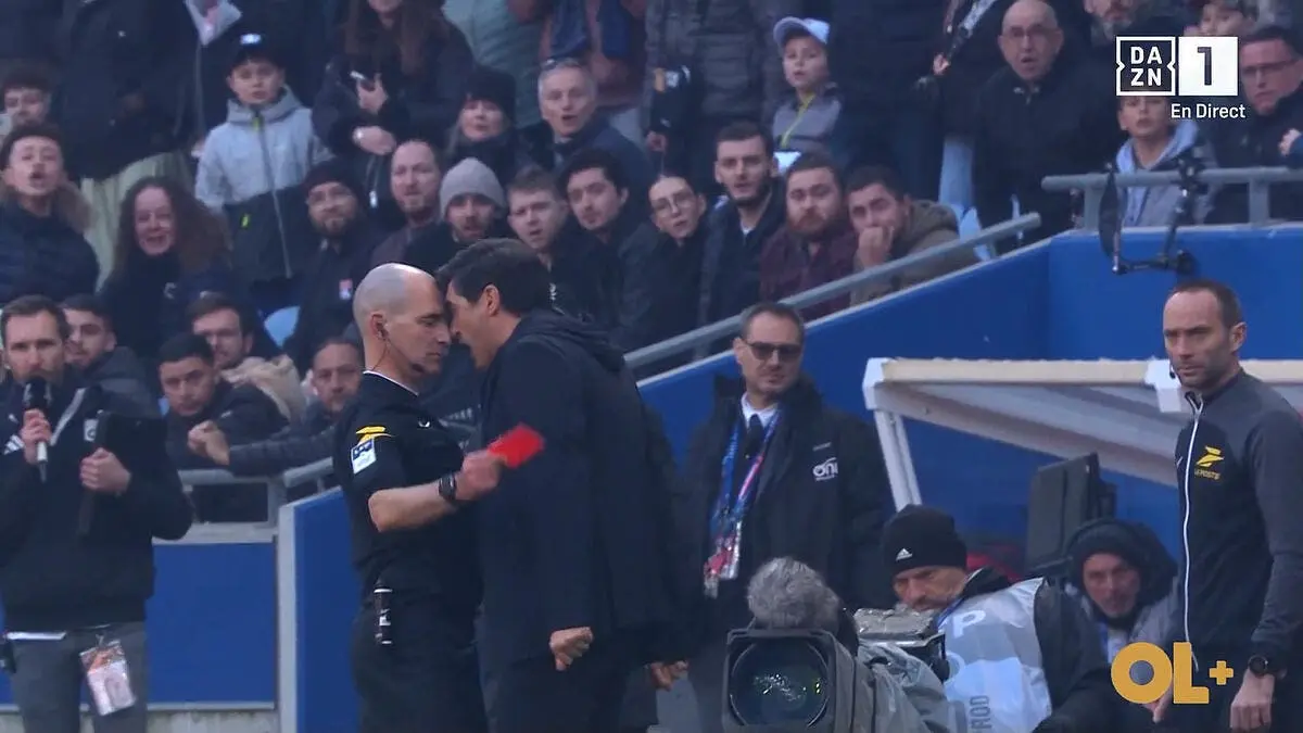 paulo fonseca touche l arbitre l ol va perdre sont entraineur gldc vuxyaacorr 389236