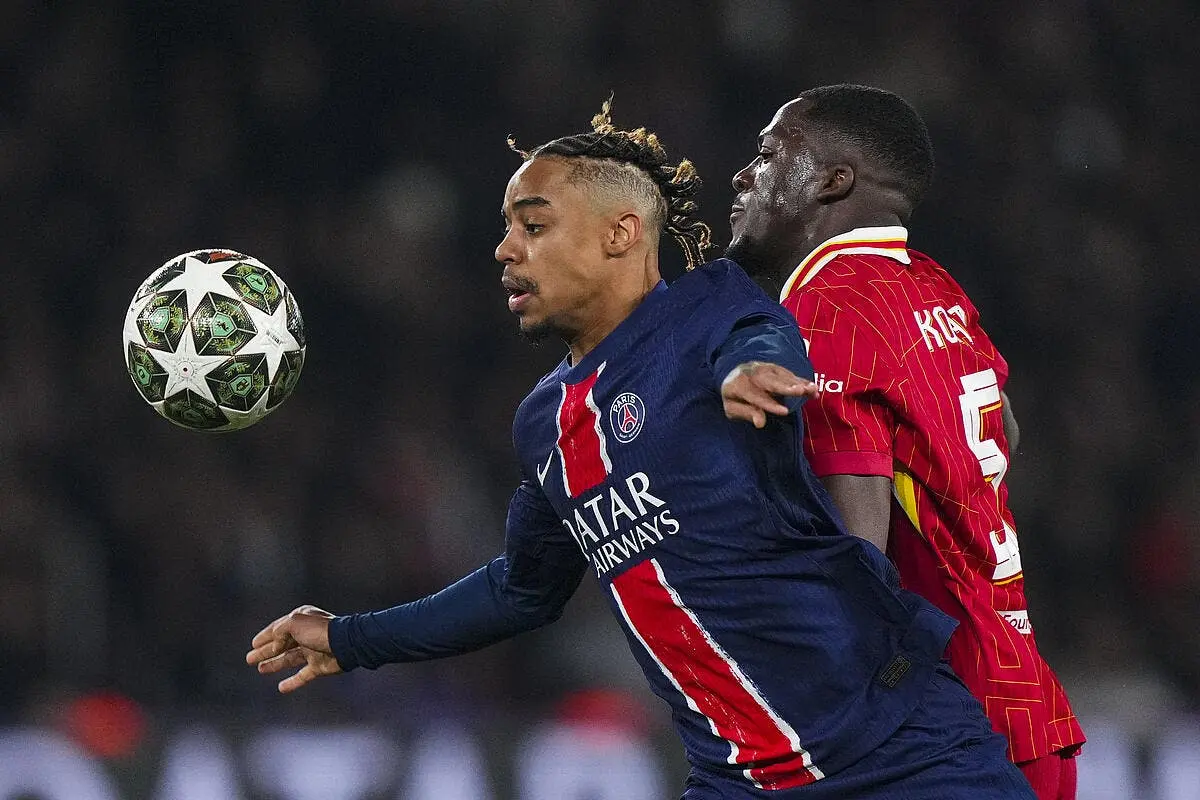 Penalty pour le PSG ? Konaté répond à Barcola