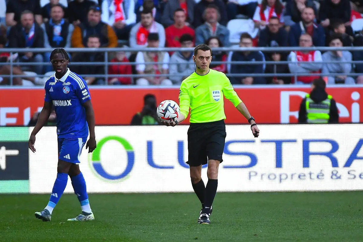 reims un arbitrage scandaleux caillot detruit turpin iconsport 256854 0078 390876