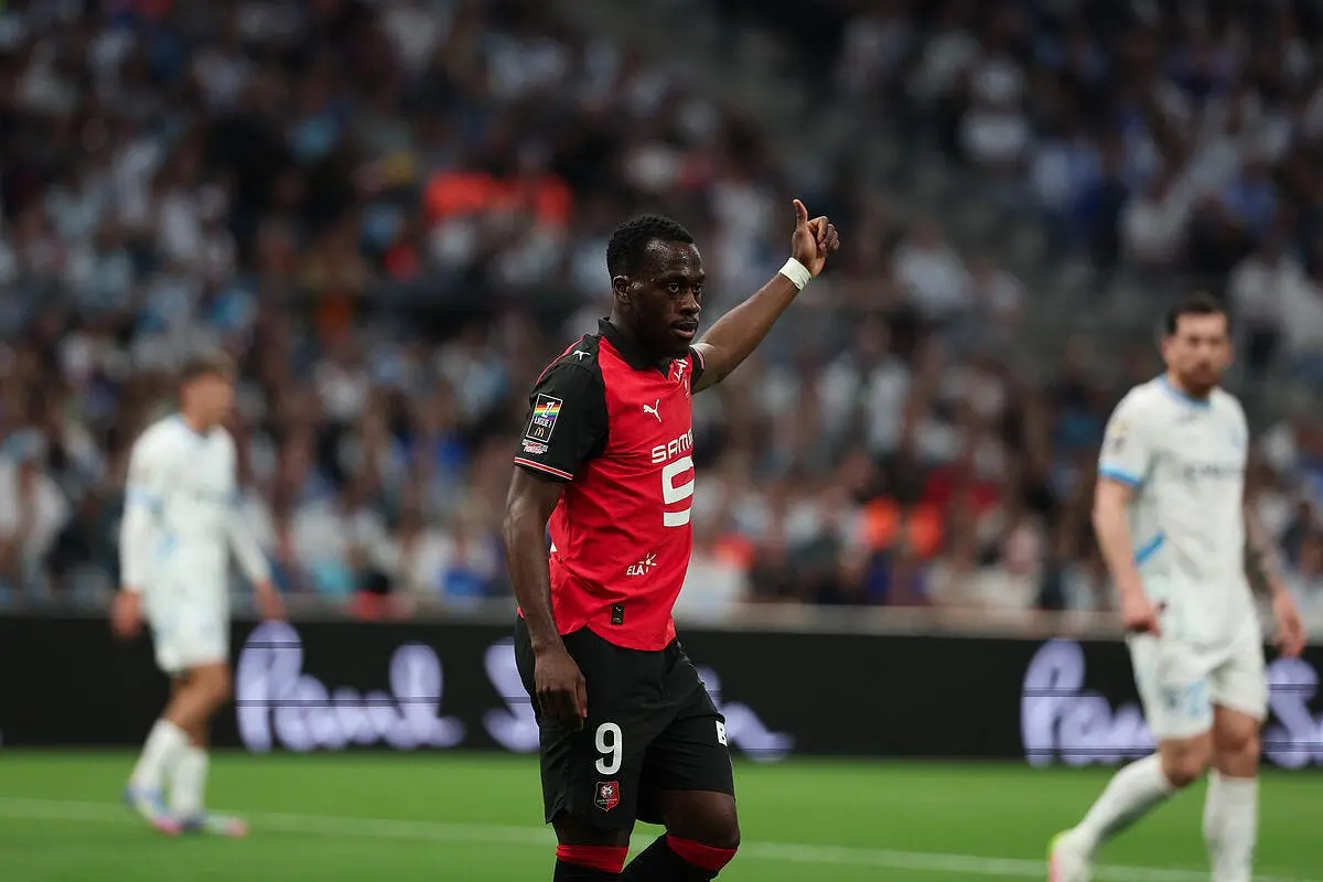 rennes deux enormes ventes 40 millions dans la poche iconsport 260406 0049 393240