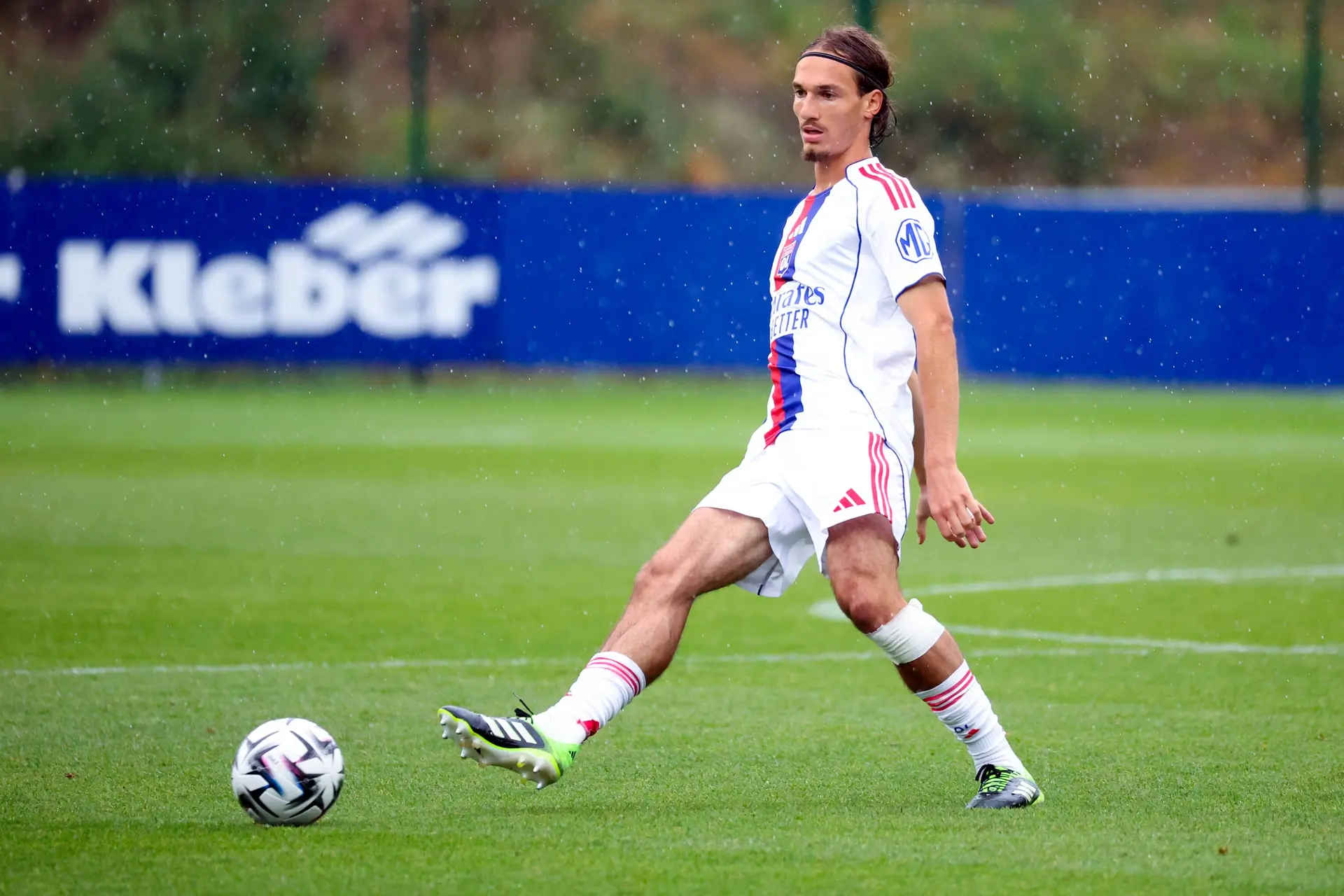 Barisic sauveur de l'OL, il éjecte Kluivert en urgence