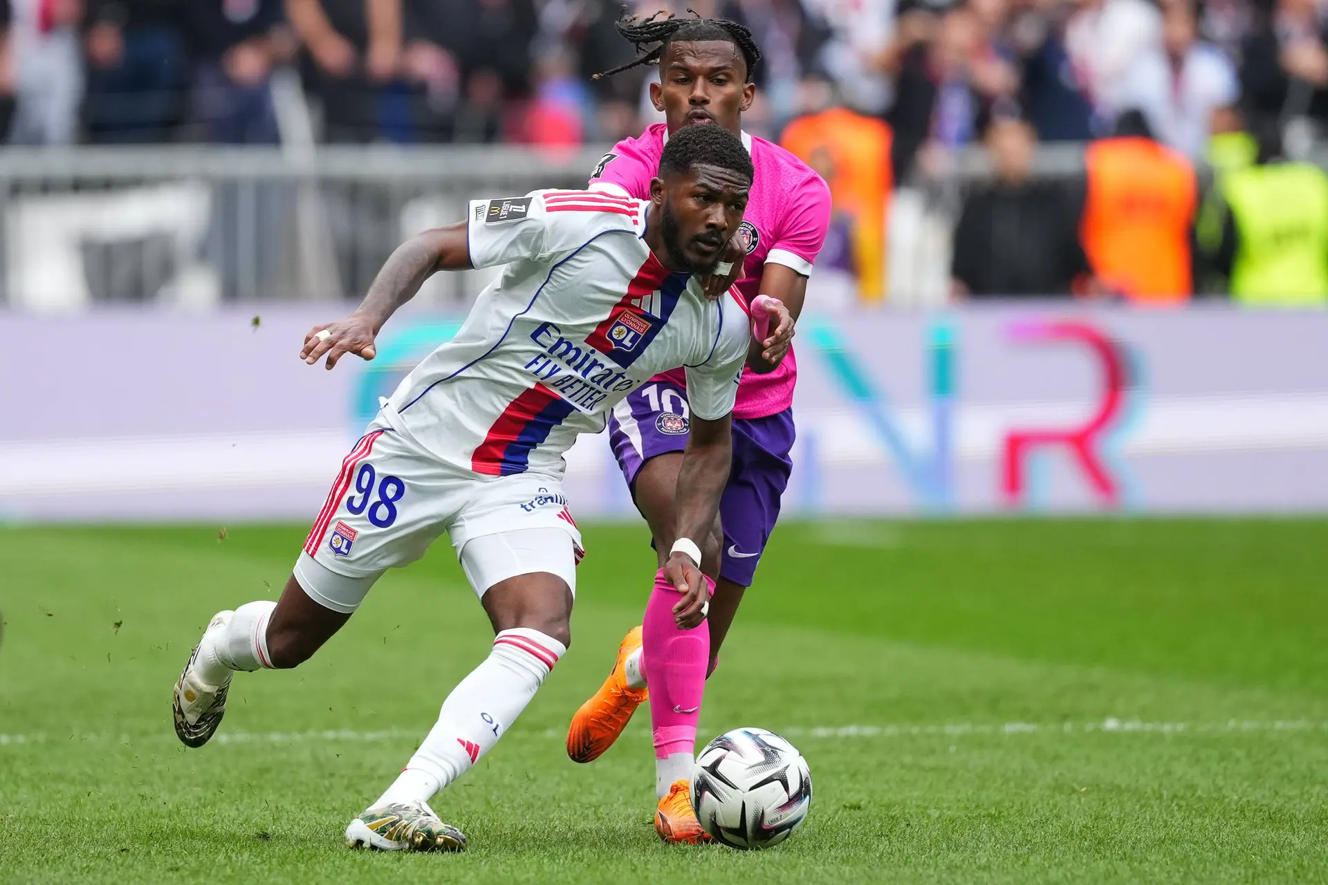 OL : Maitland-Niles reçoit un avertissement