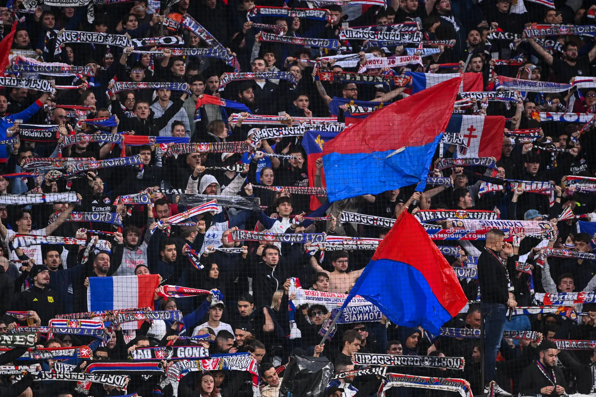 Les supporters de l'OL interdits à Paris, la résistance entre en action