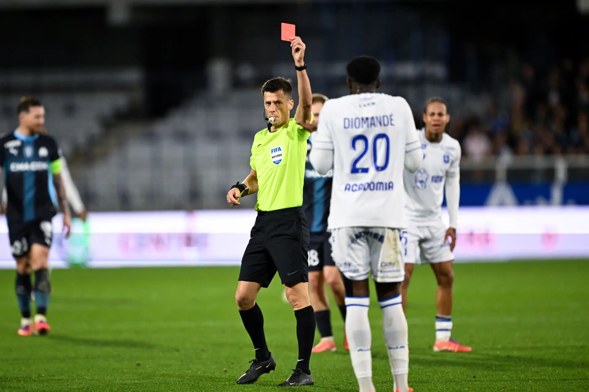 « Arbitrage catastrophique », Auxerre et l’OM sont d’accord