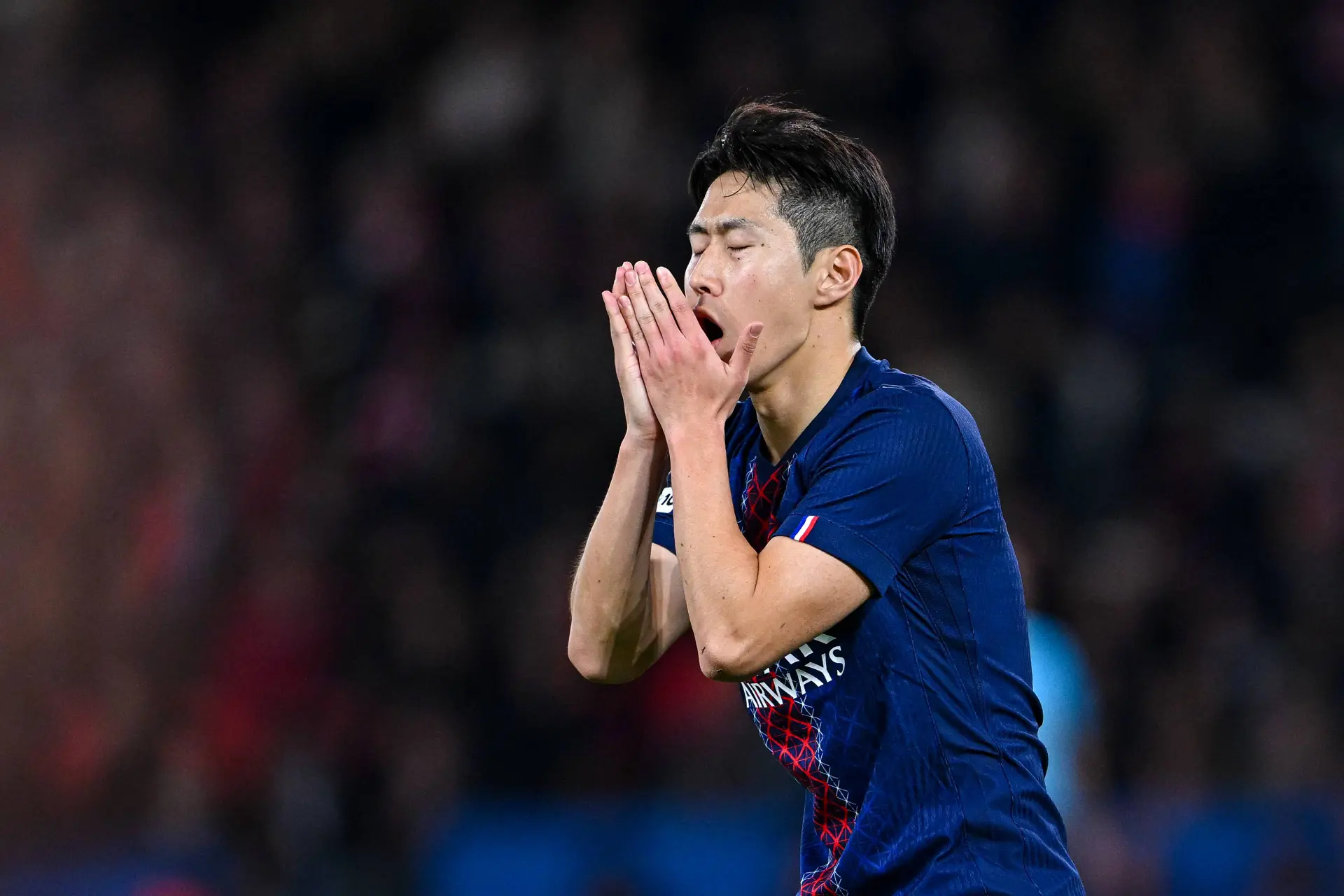 Lee écarté du groupe, le PSG fait une annonce